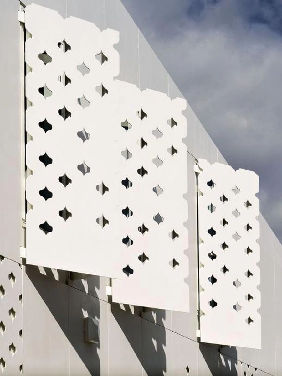 Центр торгівлі на вулиці Маккельвія. Фото 3