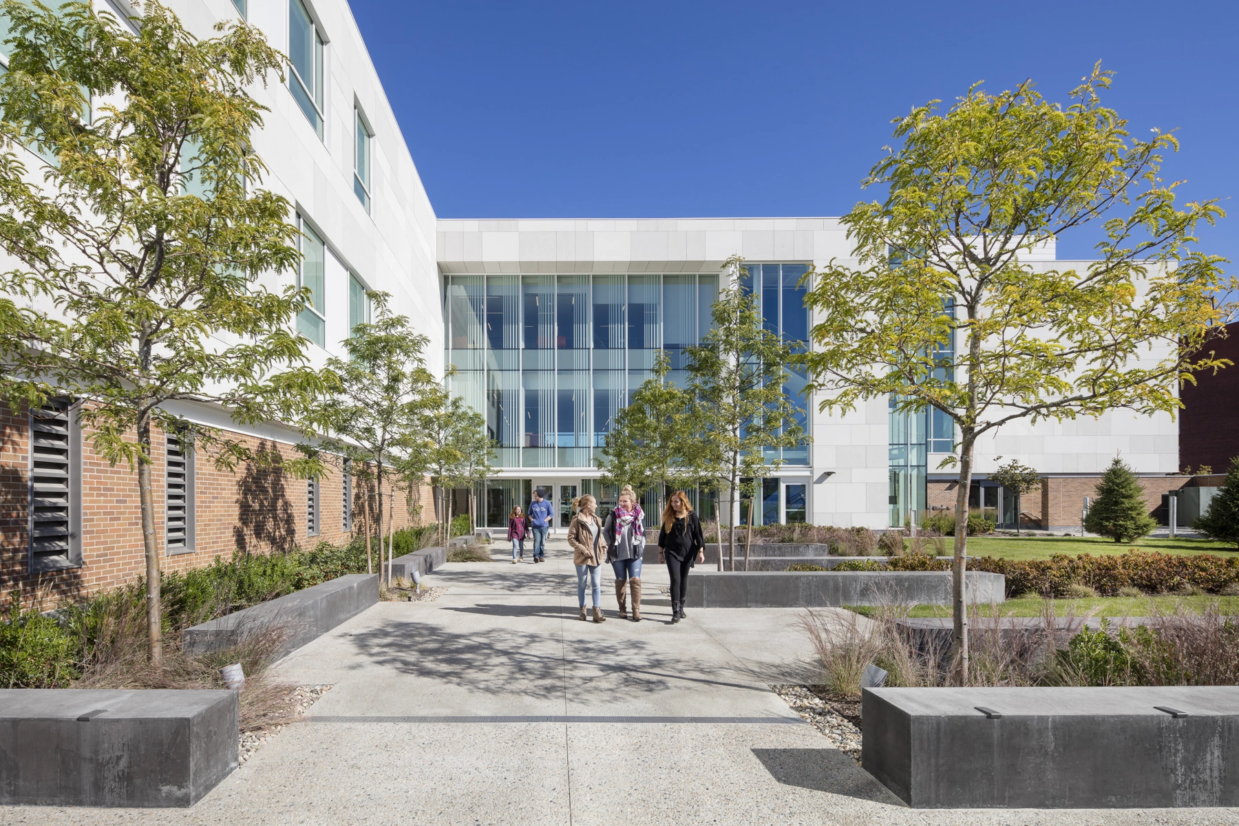 Центр науки та інновацій Джона Дж. Бовена в Бостоні. Фото 1