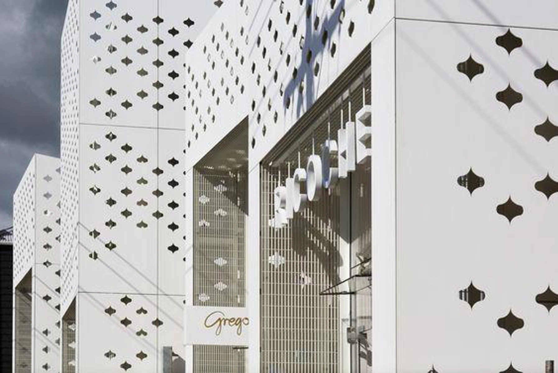 Центр торгівлі на вулиці Маккельвія. Фото 2